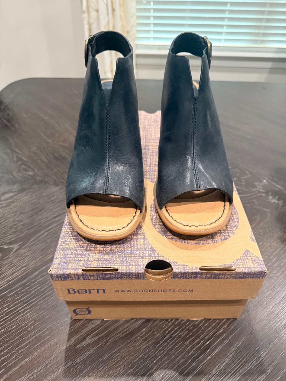 Born Morian Sandal